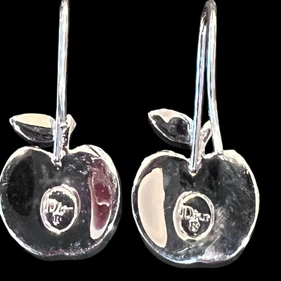 Christian Dior
Vintage Enamel Apple Drop Earrings - Picture 4 of 6